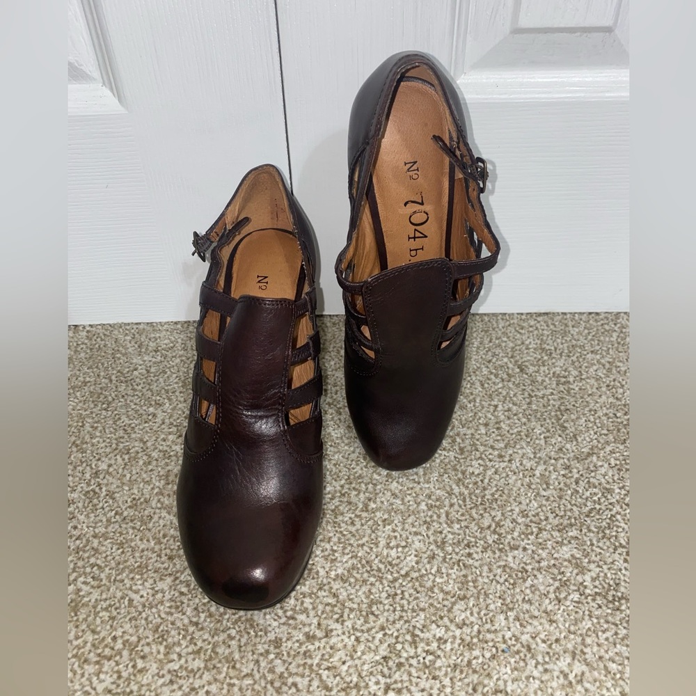 Brand new brown heel boots